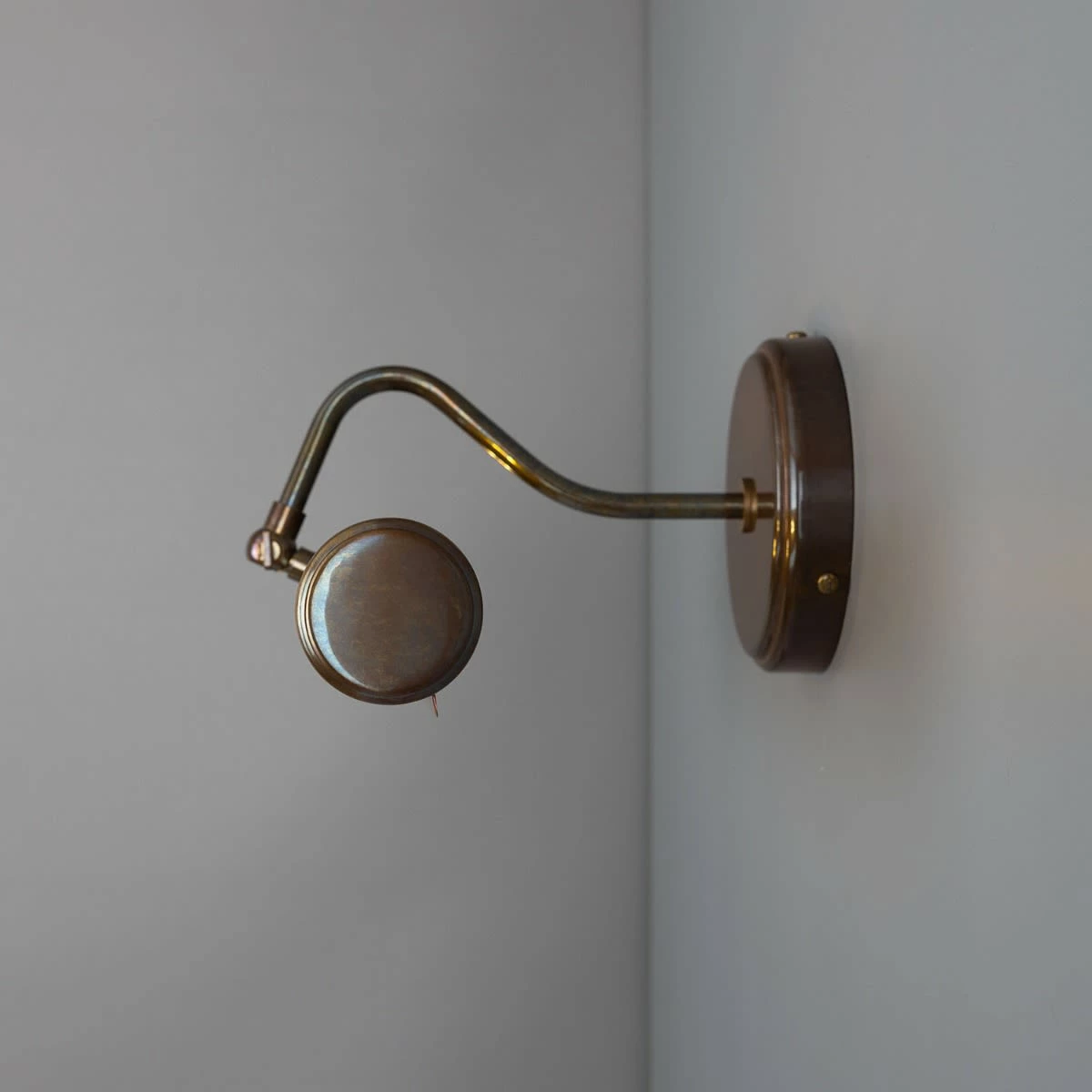 Belfast Antique Bronze Picture Light 4 Belfast Antique Bronze Picture Light - Image 2