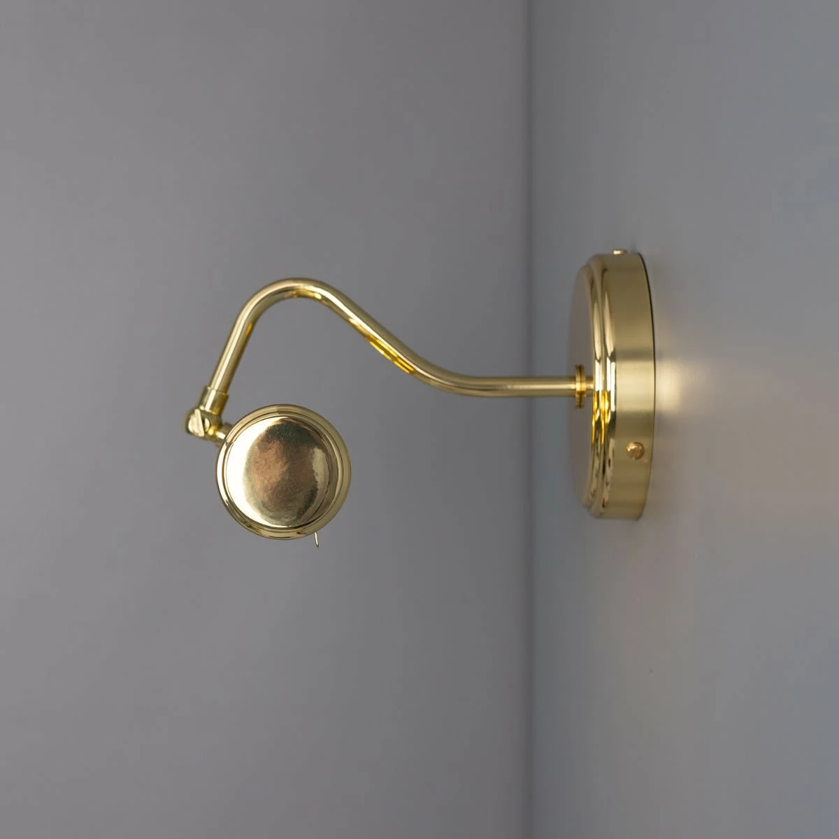 Belfast Antique Bronze Picture Light 10 Belfast Antique Bronze Picture Light - Image 8